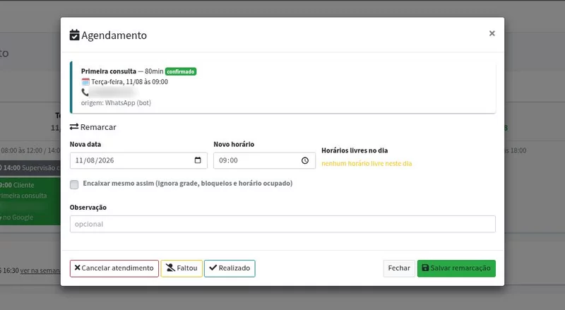 Modal de agendamento na agenda do WppManager: primeira consulta de 80 minutos, confirmada, terça-feira às 09:00, com a origem WhatsApp (bot); abaixo, o bloco de remarcação com nova data, novo horário, o aviso de que não há horário livre naquele dia e os botões de cancelar atendimento, faltou e realizado